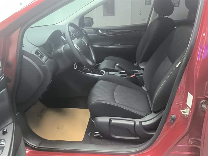 Фото 9 - Nissan Tiida