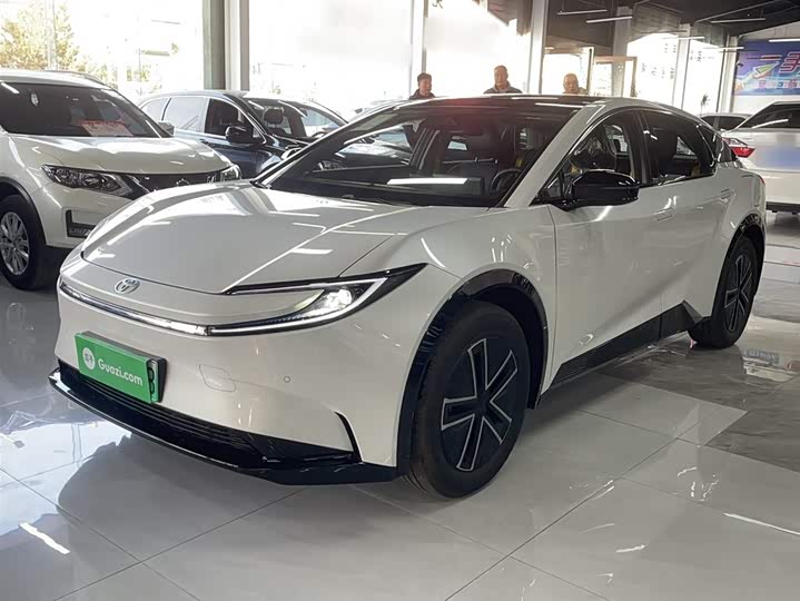 Фото 1 - Toyota bZ5