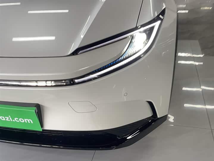 Фото 3 - Toyota bZ5