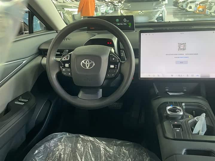 Фото 5 - Toyota bZ5