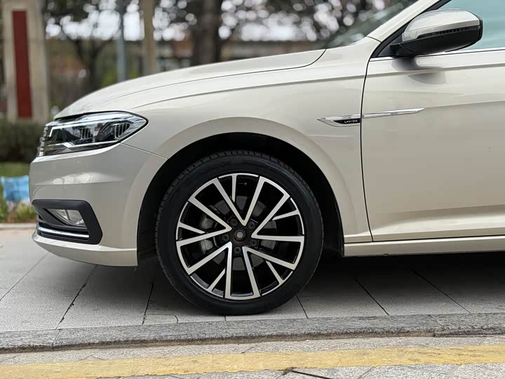 Фото 8 - Volkswagen Lavida