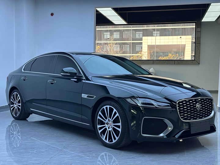 Фото 3 - Jaguar XF L