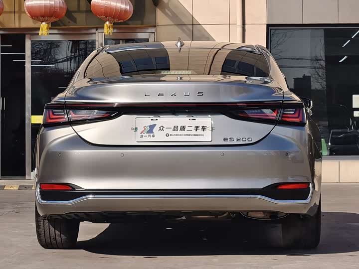 Фото 6 - Lexus ES