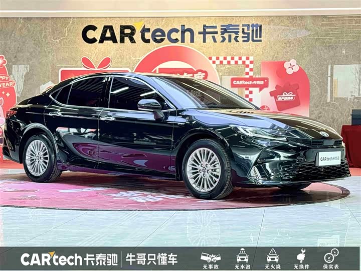 Фото 3 - Toyota Camry