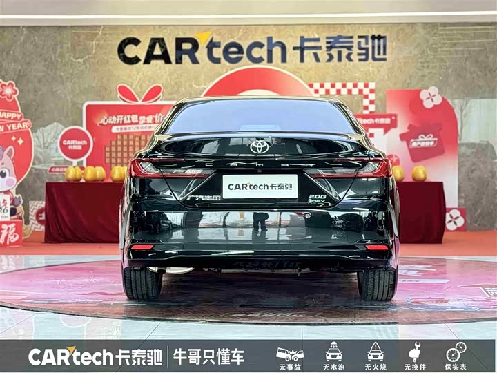 Фото 5 - Toyota Camry