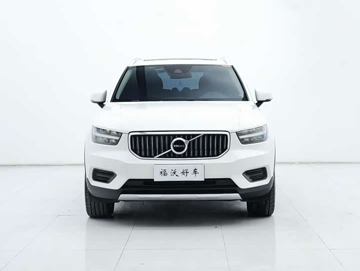 Фото 2 - Volvo XC40