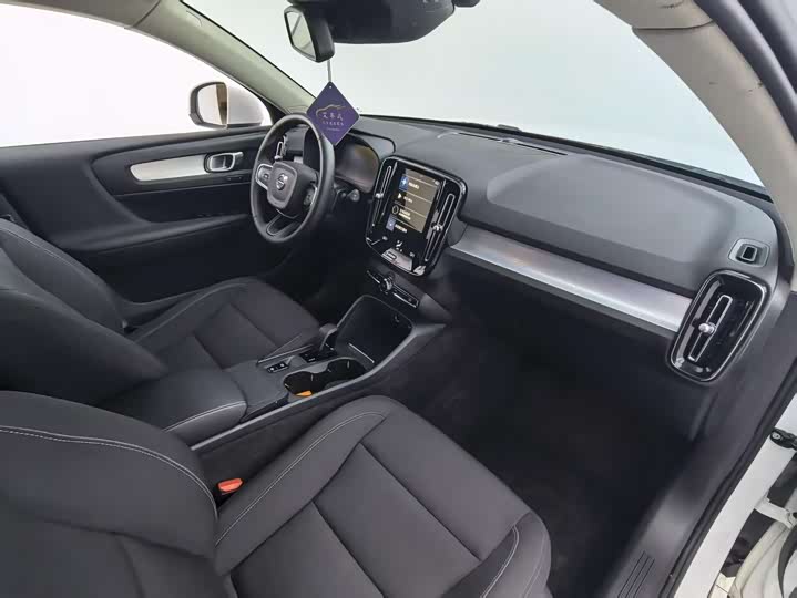 Фото 5 - Volvo XC40