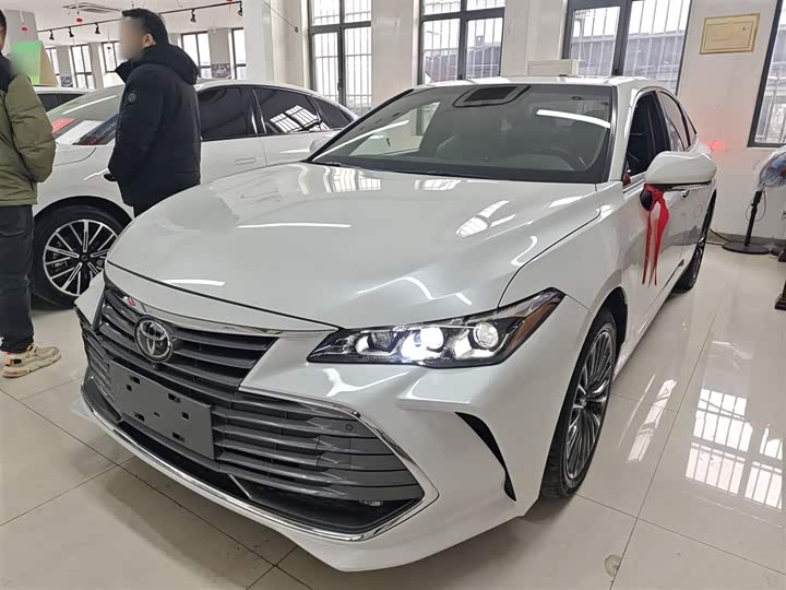 Фото 1 - Toyota Avalon