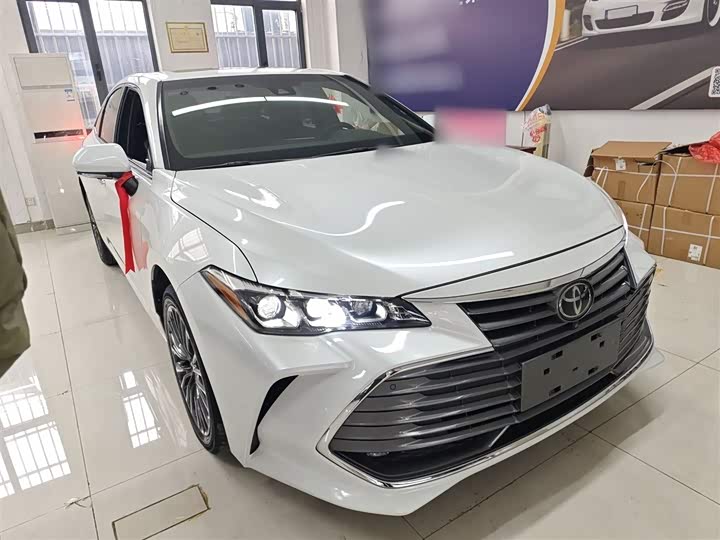 Фото 4 - Toyota Avalon