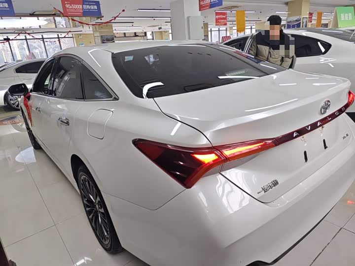 Фото 5 - Toyota Avalon