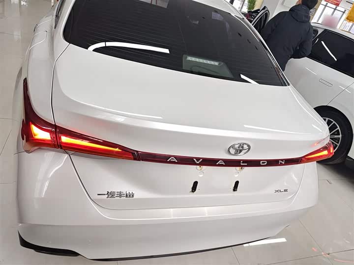 Фото 6 - Toyota Avalon