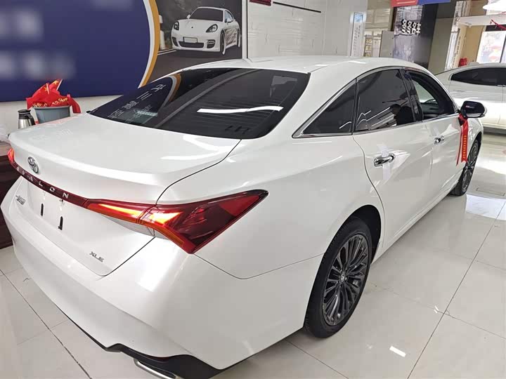 Фото 7 - Toyota Avalon