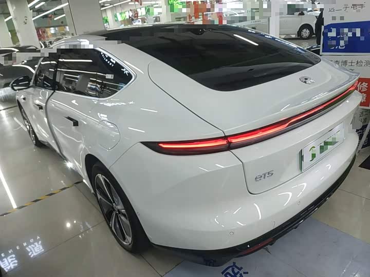 Фото 5 - Nio ET5