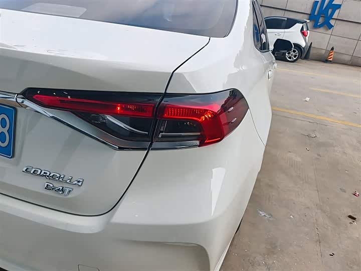 Фото 8 - Toyota Corolla