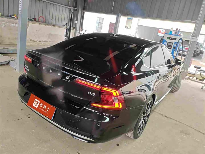 Фото 3 - Volvo S90