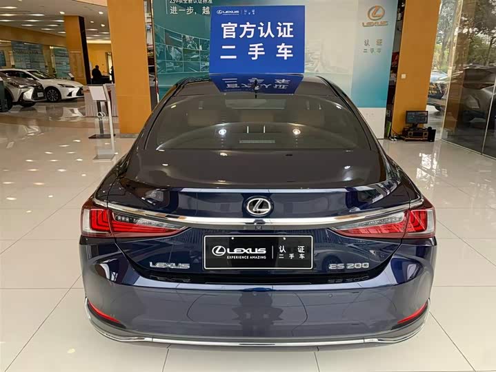 Фото 9 - Lexus ES