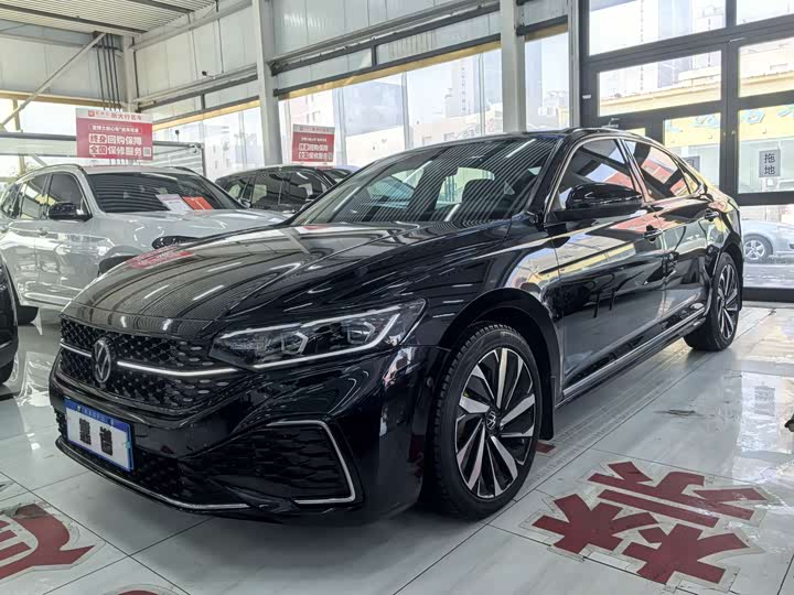 Фото 1 - Volkswagen Passat