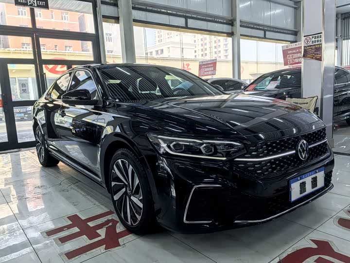 Фото 3 - Volkswagen Passat