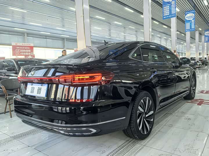Фото 8 - Volkswagen Passat