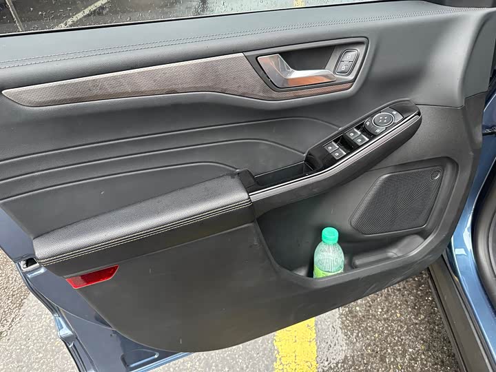 Фото 5 - Ford Escape