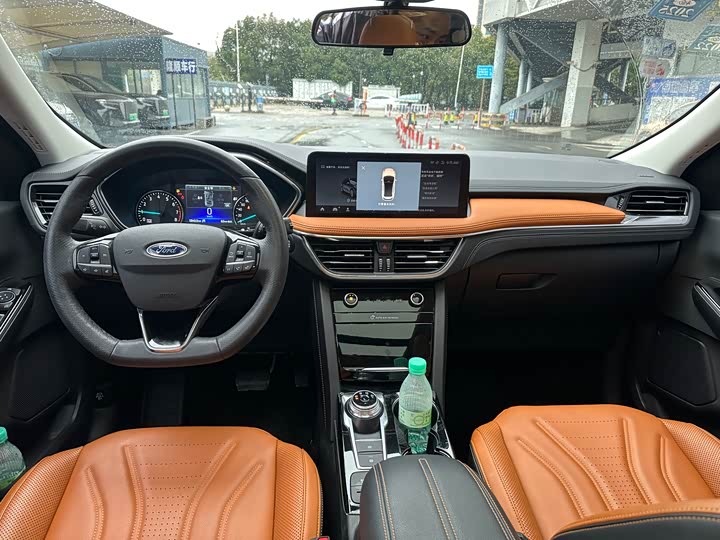 Фото 8 - Ford Escape