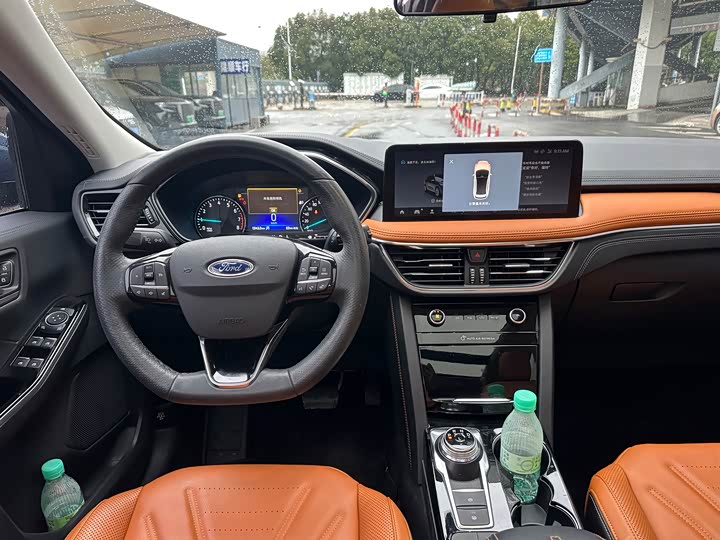 Фото 9 - Ford Escape