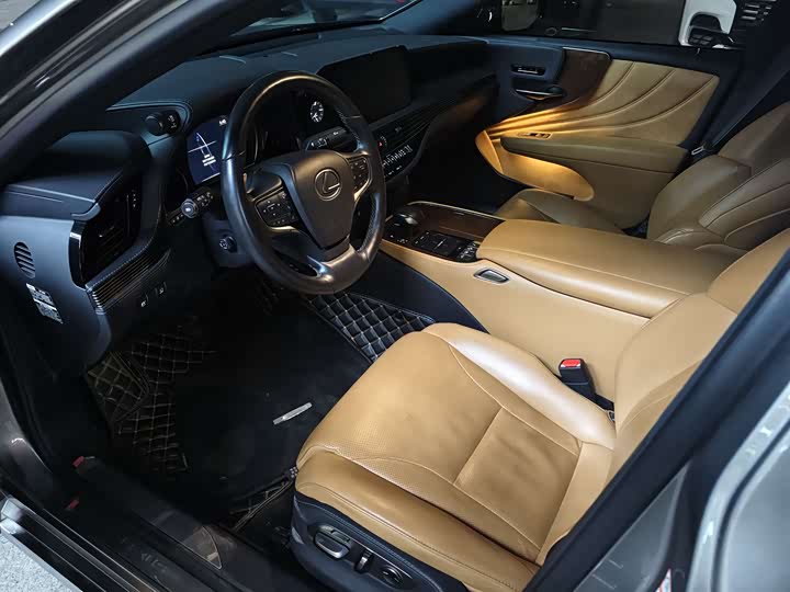 Фото 3 - Lexus LS