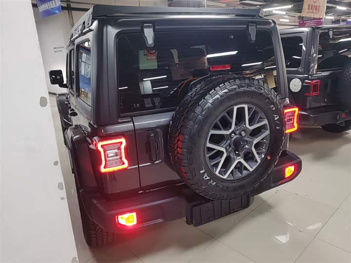 Фото 5 - Jeep Wrangler