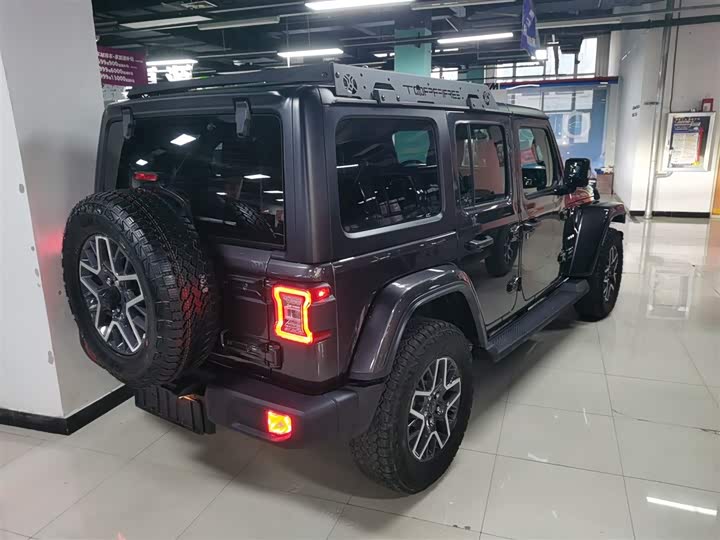 Фото 7 - Jeep Wrangler