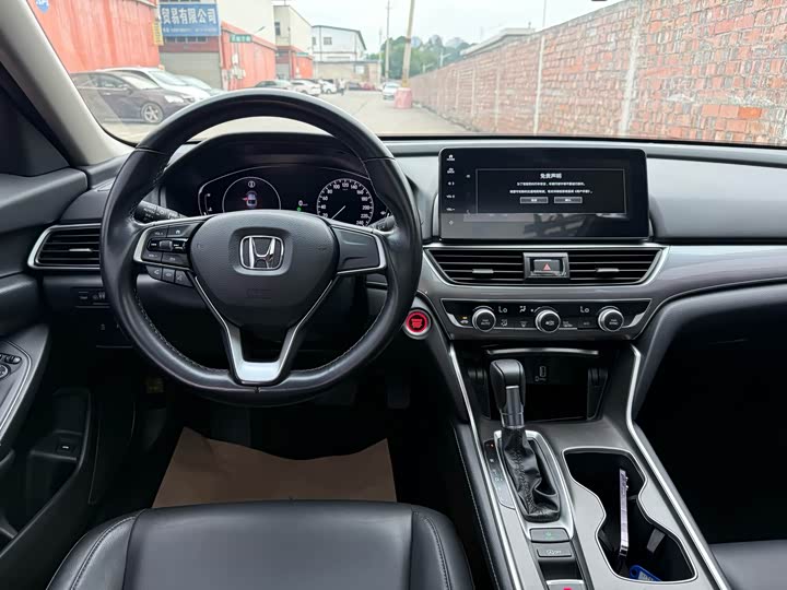 Фото 6 - Honda Accord