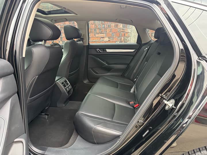 Фото 8 - Honda Accord