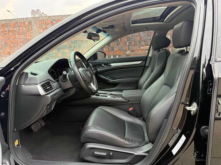 Фото 9 - Honda Accord