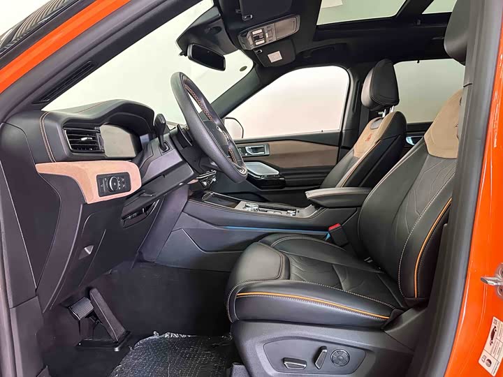 Фото 8 - Ford Explorer