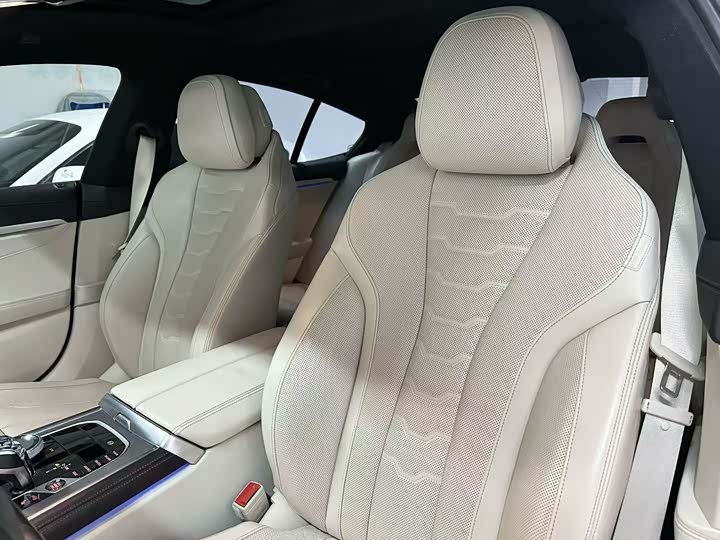 Фото 4 - BMW 8 Series