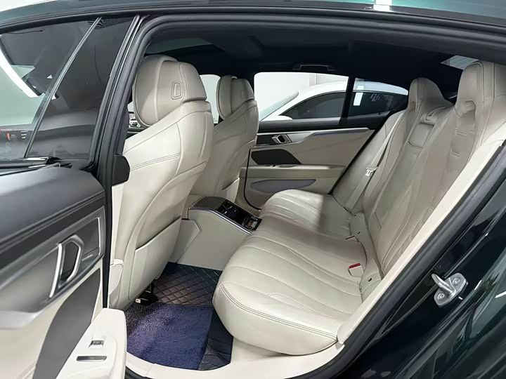 Фото 9 - BMW 8 Series