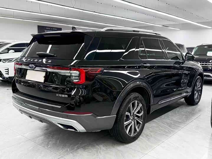 Фото 4 - Ford Explorer