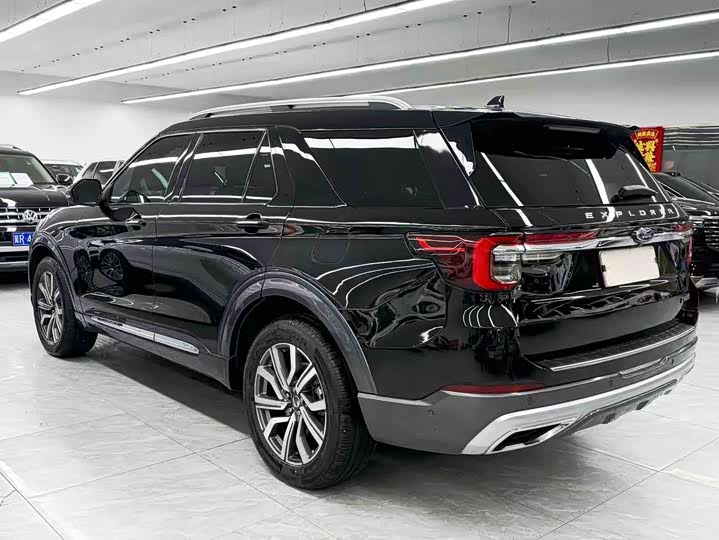 Фото 6 - Ford Explorer