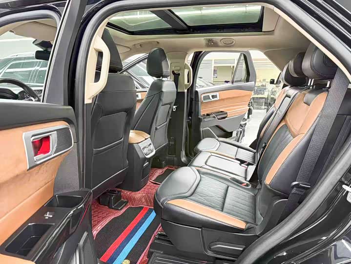 Фото 8 - Ford Explorer