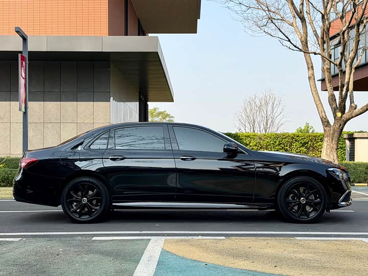 Photo 4 - Mercedes-Benz E-Class