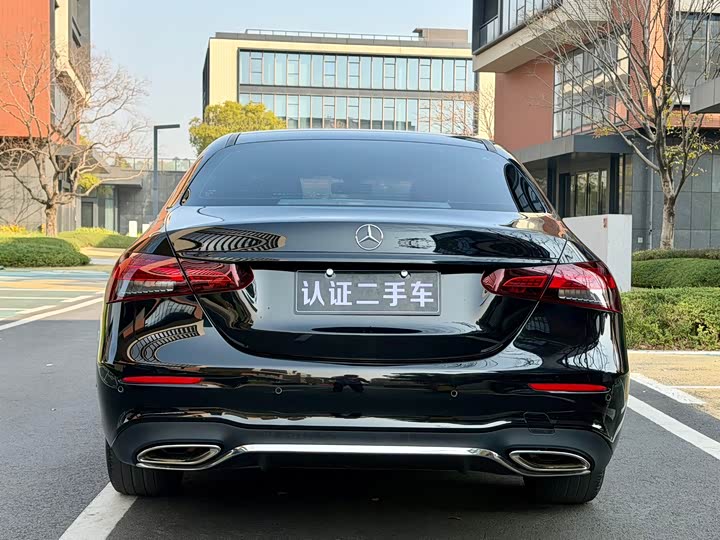 Photo 6 - Mercedes-Benz E-Class