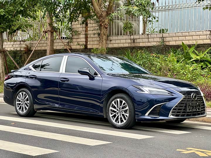 Фото 2 - Lexus ES