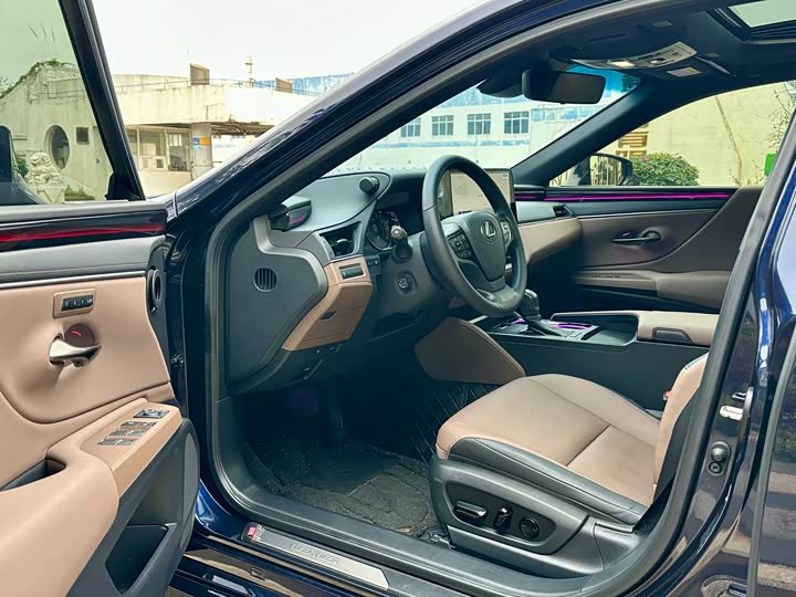 Фото 4 - Lexus ES