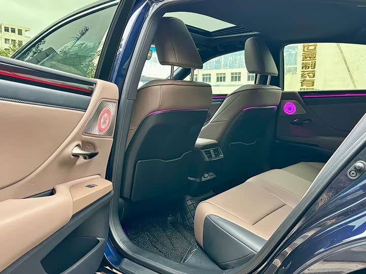 Фото 6 - Lexus ES