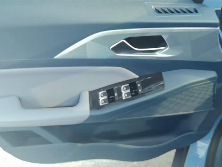 Фото 7 - Geely Geometry E Firefly