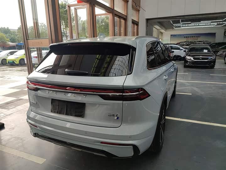 Фото 7 - Geely Monjaro