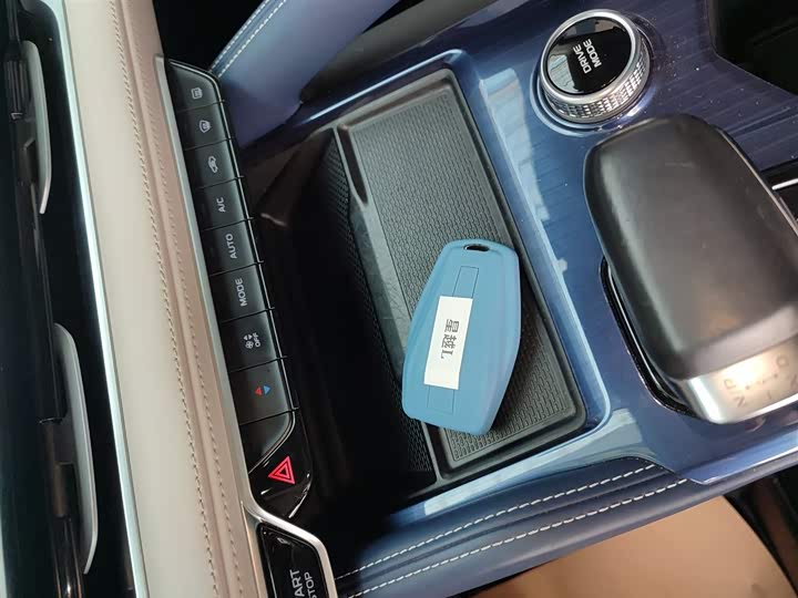 Фото 9 - Geely Monjaro