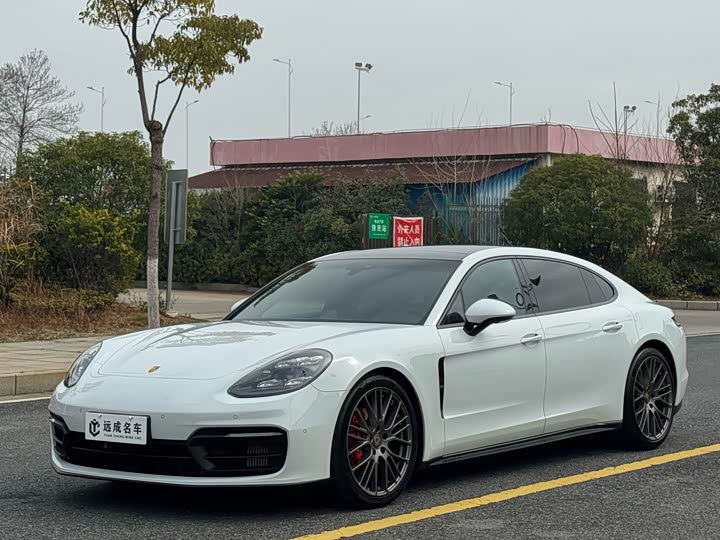 Фото 1 - Porsche Panamera