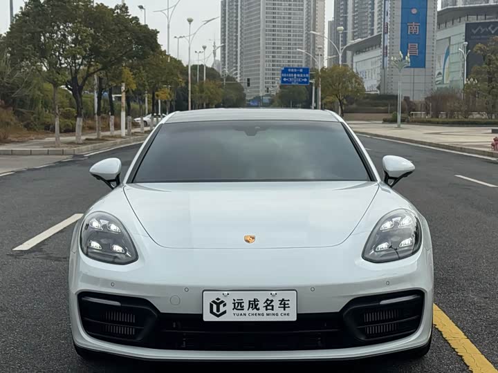 Фото 2 - Porsche Panamera