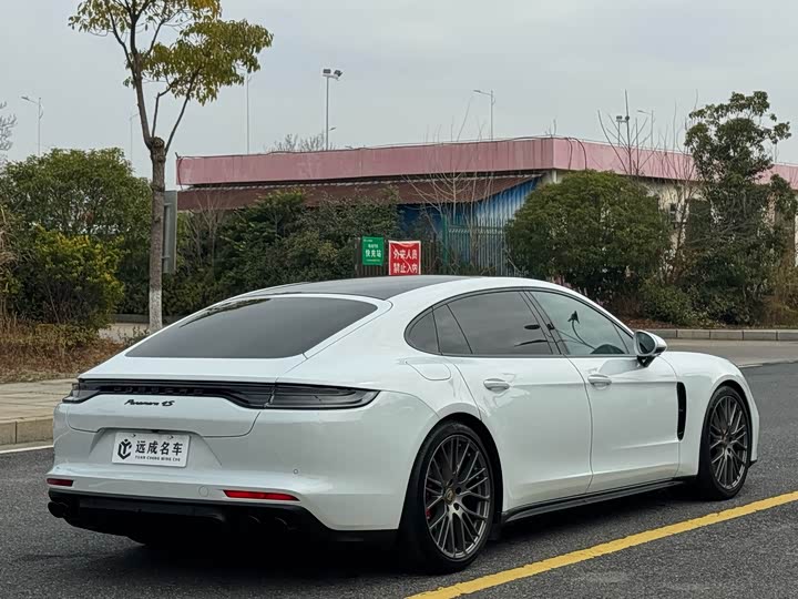 Фото 5 - Porsche Panamera