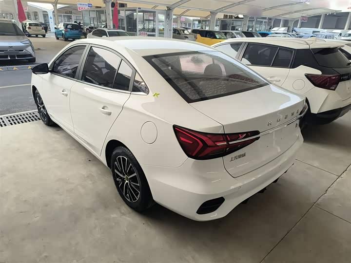 Фото 5 - Roewe i5